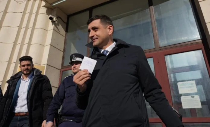 Analiză COTIDIANUL: Scrisoarea foștilor ambasadori americani contra lui George Simion, problema Călin Georgescu și dubla măsura MAGA. Analiză COTIDIANUL: Scrisoarea foștilor ambasadori americani contra lui George Simion, problema Călin Georgescu și dubla măsura MAGA.