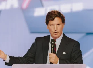 Tucker Carlson: “Trump trebuie să fie demis imediat, dacă ia în calcul un atac nuclear!”
