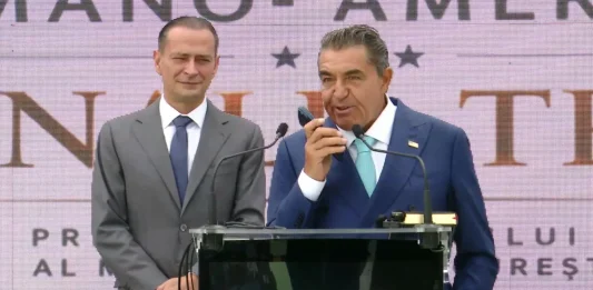 Zampolli, emisarul lui Trump, gesturi grandomane! L-a pus pe speaker pe Nicușor Dan, de față cu presa. Atmosferă de țară bananieră!