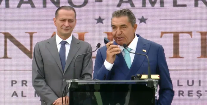 Zampolli, emisarul lui Trump, gesturi grandomane! L-a pus pe speaker pe Nicușor Dan, de față cu presa. Atmosferă de țară bananieră! Zampolli, emisarul lui Trump, gesturi grandomane! L-a pus pe speaker pe Nicușor Dan, de față cu presa. Atmosferă de țară bananieră!