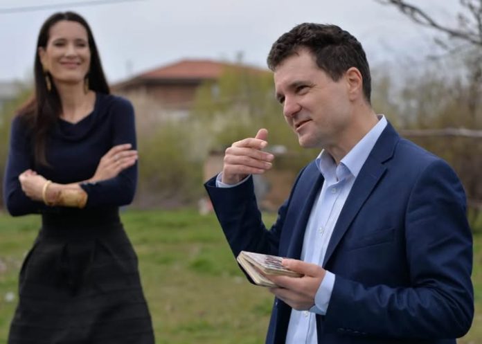 Manuela Mureșan, despre banii americani în politica românească, de la Clotilde, la Zuckerman și Nicușor Dan. #CoalitiaPentruFamilie Manuela Mureșan, despre banii americani în politica românească, de la Clotilde, la Zuckerman și Nicușor Dan. #CoalitiaPentruFamilie