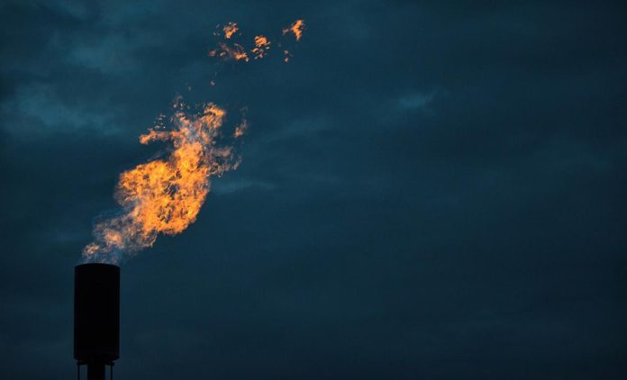 Documente uluitoare! Emisiile industriei petroliere sunt de zece ori mai mari decât se credea până acum! Documente uluitoare! Emisiile industriei petroliere sunt de zece ori mai mari decât se credea până acum!