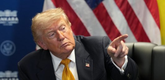 Gata cu democrația în SUA, alegerile se cumpără cu bani! Trump promite câte 5000 de dolari fiecărui american, dacă Partidul Republican va câștiga scrutinul