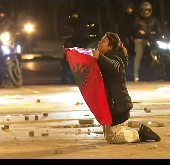 Albania îi dă o lecție lui Edi Rama: cetățenii sunt împotriva puterii, nu împotriva poliției! Va răspunde și Coldea pentru legăturile lui suspecte cu regimul de la Tirana? Albania îi dă o lecție lui Edi Rama: cetățenii sunt împotriva puterii, nu împotriva poliției! Va răspunde și Coldea pentru legăturile lui suspecte cu regimul de la Tirana?