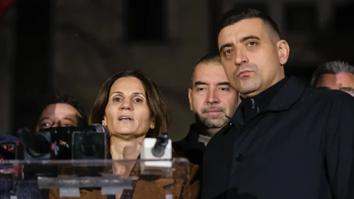 Mișcarea suveranistă în faza de manelizare, înainte de ”chiloțăreală”: ”Ce-ai fă, de faci așa?!” Dialogul între George Simion și Anca Alexandrescu. Mișcarea suveranistă în faza de manelizare, înainte de ”chiloțăreală”: ”Ce-ai fă, de faci așa?!” Dialogul între George Simion și Anca Alexandrescu.