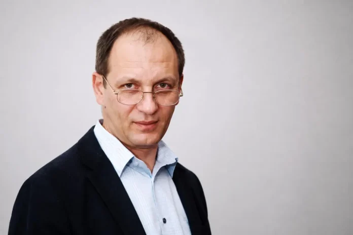 Daniel Udrescu: Patru nume pentru Palatul Victoria. Patru trasee prin aceeași arhitectură de putere Daniel Udrescu: Patru nume pentru Palatul Victoria. Patru trasee prin aceeași arhitectură de putere