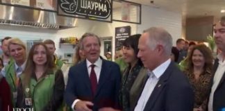 Putin îi pregătește o revenire politică prietenului Gerhard Schroder?! Băi de mulțime și aplauze în Moscova pentru fostul cancelar german!