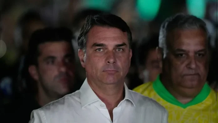 Doar în Brazilia. Flavio Bolsonaro a fugit în SUA și se proclamă “adevăratul președinte”! Doar în Brazilia. Flavio Bolsonaro a fugit în SUA și se proclamă “adevăratul președinte”!
