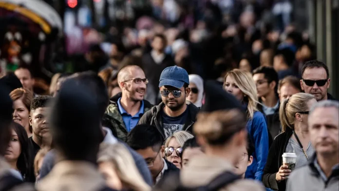 5,1 milioane de români trăiesc și muncesc în țări din Europa. Care e populația actuală a României! (G4Media) 5,1 milioane de români trăiesc și muncesc în țări din Europa. Care e populația actuală a României! (G4Media)