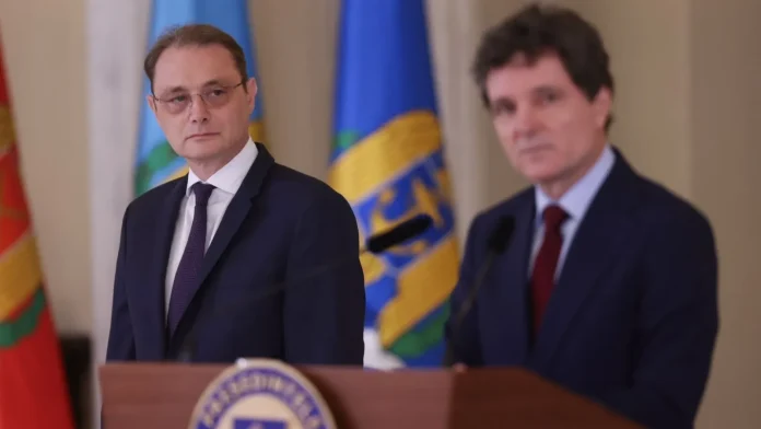 Schița Guvernului Niculescu prinde contur. Nicușor Dan capătă 5 ministere, restul majoritar la PSD! Schița Guvernului Niculescu prinde contur. Nicușor Dan capătă 5 ministere, restul majoritar la PSD!
