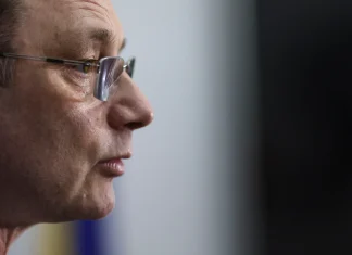Cine este femeia care-l păzește pe Luca Niculescu. Șefa de cabinet Mihaela-Ilincuța Ștefan-Simion!