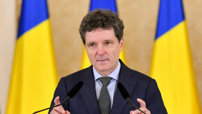 După cinci luni de la demiterea lui Bolojan și trei încercări eșuate, Nicușor Dan începe astăzi consultările cu partidele pentru desemnarea unui nou premier. Care este programul și ce candidat susține fiecare partid După cinci luni de la demiterea lui Bolojan și trei încercări eșuate, Nicușor Dan începe astăzi consultările cu partidele pentru desemnarea unui nou premier. Care este programul și ce candidat susține fiecare partid