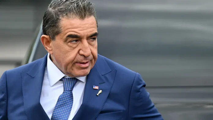 Zampolli se răzbună după ce a fost demis. Susține că Trump e părăsit de oamenii de încredere! Zampolli se răzbună după ce a fost demis. Susține că Trump e părăsit de oamenii de încredere!