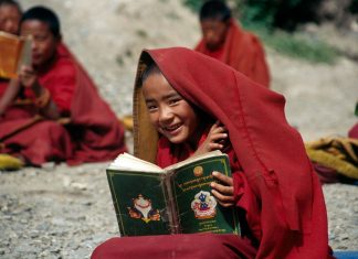 FRUMENTARIUS: China, SUA și India se vor confrunta pentru impunerea următorului Dalai Lama!