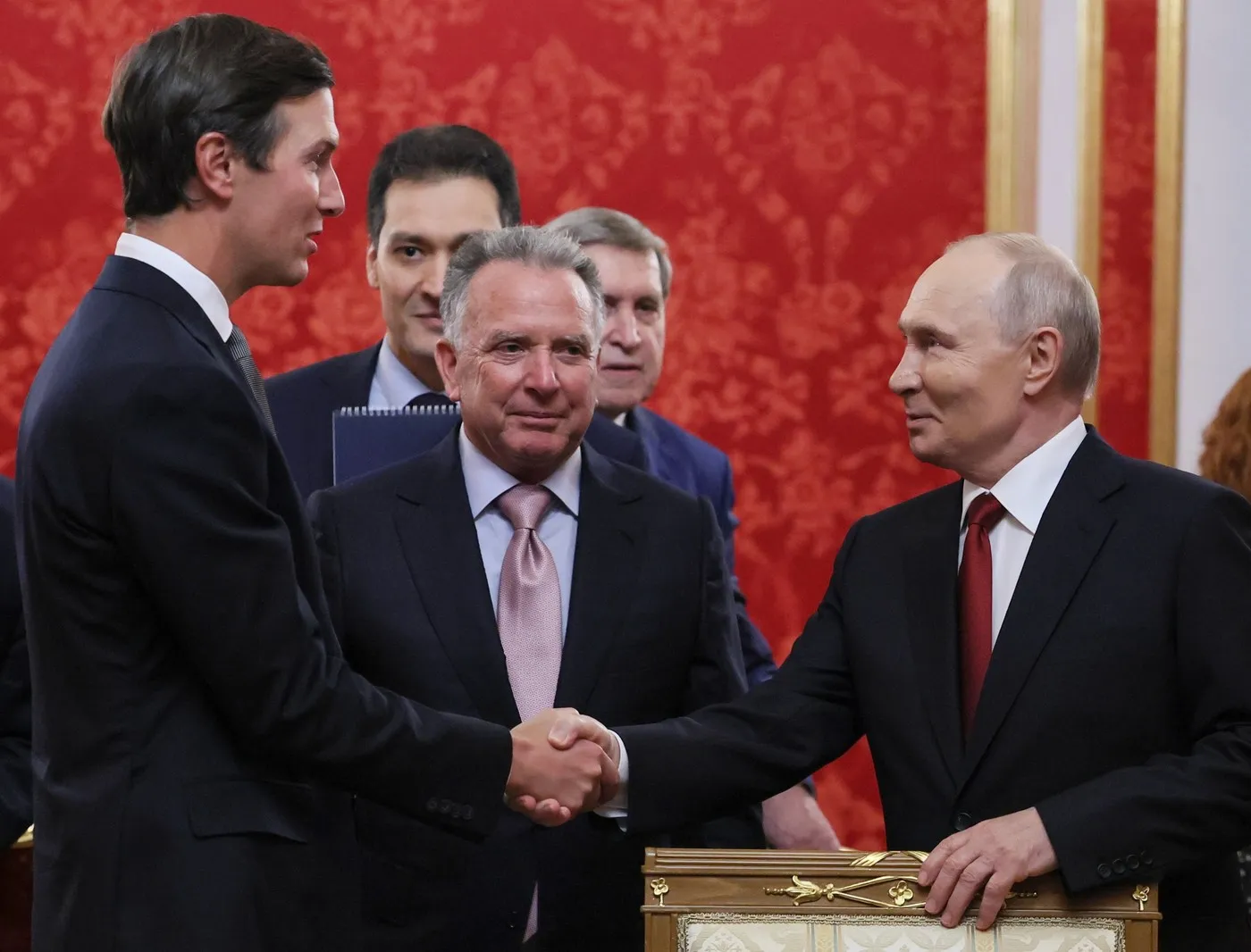 O relatare de presă conform căreia negocierile ruso-americane privind Ucraina includ vânzarea activelor… — verdict ÎNȘELĂTOR